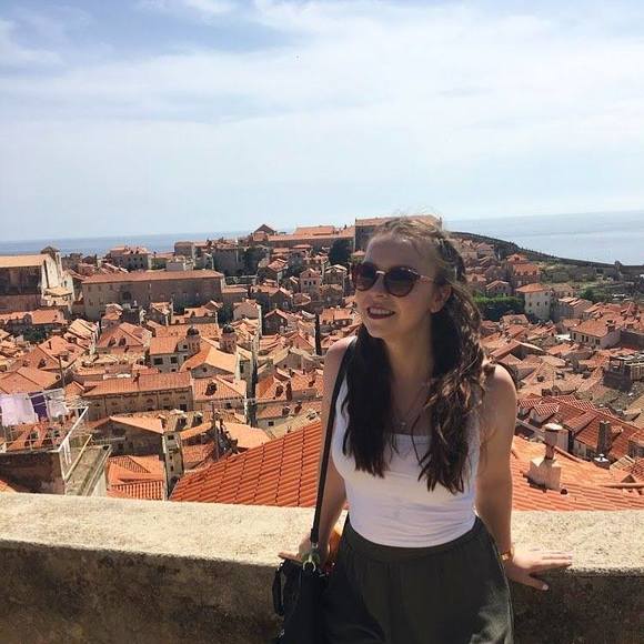 Meet your Posher, Elle - Picture 1 of 1